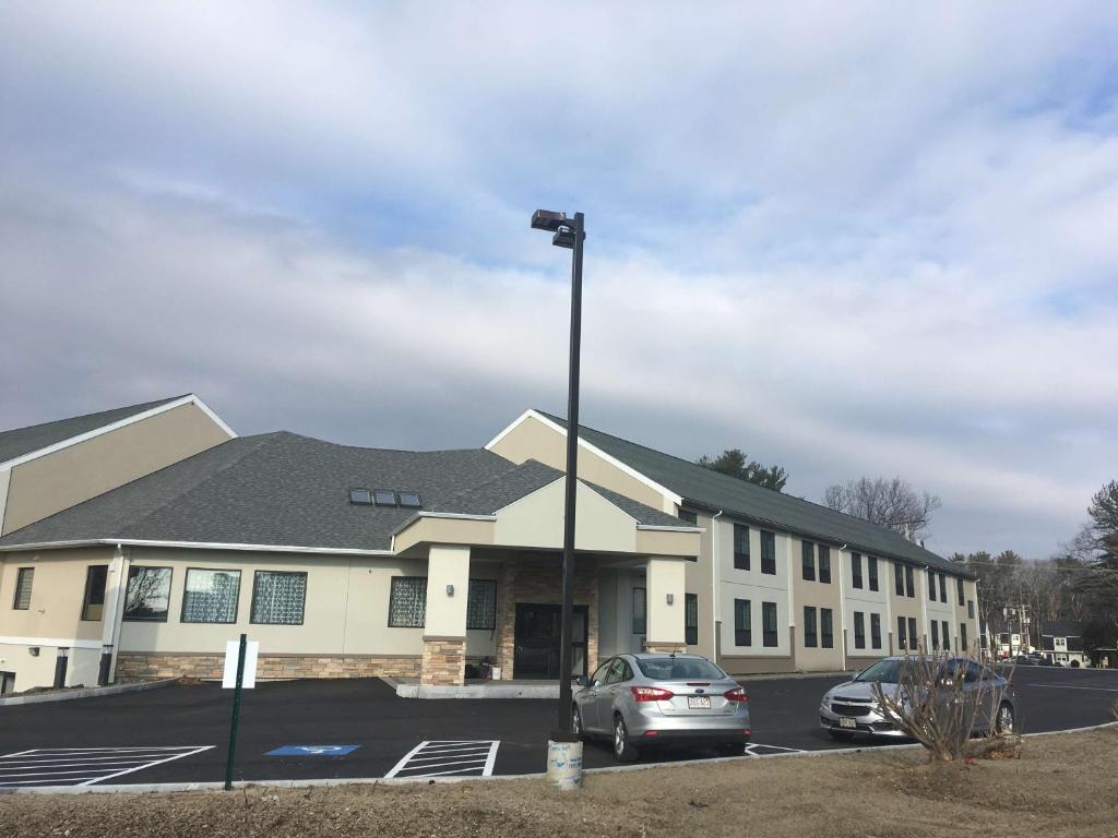 Best Western Hampshire Inn & Suites Main image 1